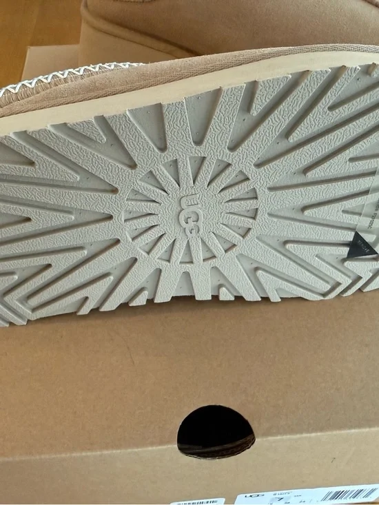 Women’s UGG Tazz ll platform shoes size 7 new in box - Picture 5 of 6